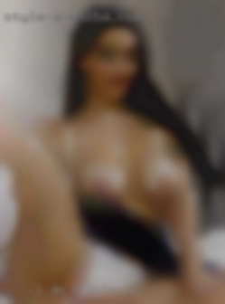 I am 48 years old , Petite and in Fleetwood pretty.